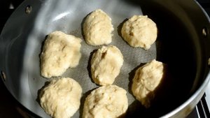 Пышные творожные оладушки. Очень вкусные.