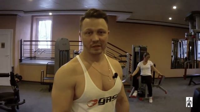Бодибилдинг без "оси". Плечи