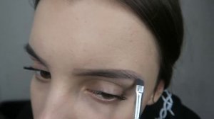 КАК РИСОВАТЬ БРОВИ ТЕНЯМИ