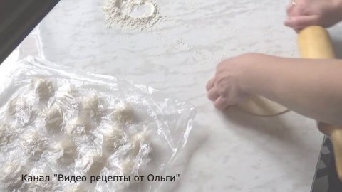 Жареные пирожки со сладкой начинкой.