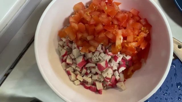 Изумительный салат Красное море. Просто попробуйте его и не сможете остановиться смотреть онлайн