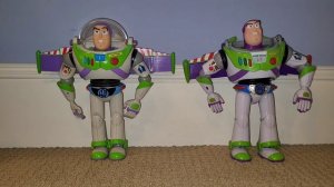 Toy War Hasbro Buzz Lightyear vs. Toy Story Collection Buzz Lightyear (Utility Belt Edition)
