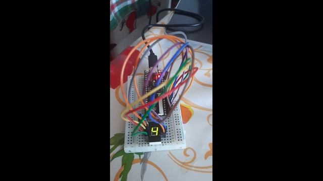 GoWin ПЛИС работа с семисегментным индикатором.