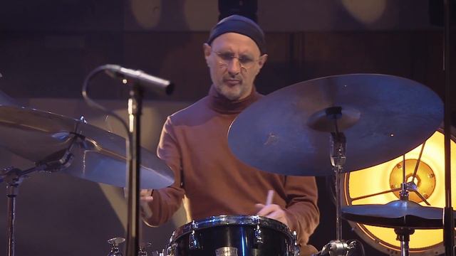 Brad Mehldau Quartet "Backyard" смотреть онлайн