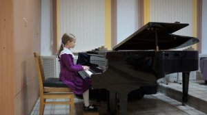 Р. Шуман "Мелодия" (из Альбома для юношества), П.И.Чайковский "Игра в лошадки" (из Детского альбома