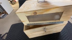 Ящик для сбора роя пчел при помощи пылесоса - box to collect wild bees with vacuum -140