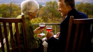 Людям элегантного возраста посвящается А мы ещё поживём(гармонь)