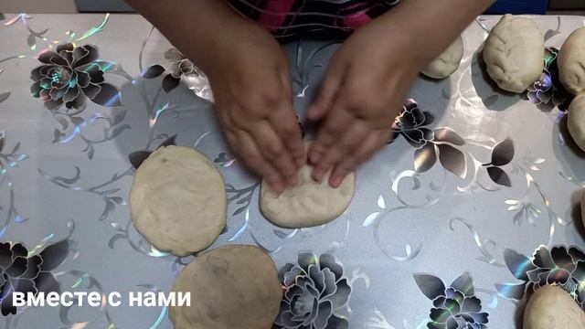 пирожки ЛАПТИ тонкое тесто!Такая форма пропекается лучше! 2вкусные интересные начинки!ВМЕСТЕ С НАМИ