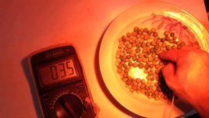 Инфракрасная лампа 250Вт для сушки семян и не только.Стоит 200 рублей.