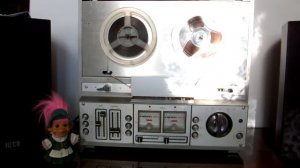 "Разговоры" (разговоры стихнут скоро,а любовь останется) поет Мария Пахоменко