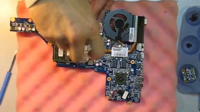 Разборка ноутбука HP Pavilion g6-12**er ,замена термоинтерфейса смотреть онлайн