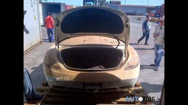Cпорткар Mercedes SLS AMG достали из моря смотреть онлайн