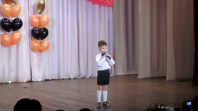 В смешном исполнении ребенка стихотворение Аллы Ахундовой