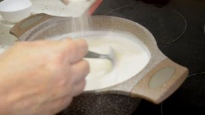 Манная каша без комочков / Как правильно варить манную кашу.