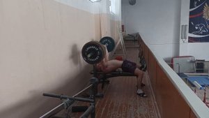 Как качается гимнаст с железом?