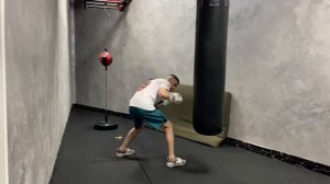 Что лучше в боксе? Циркуль или подскоки с разворотами?