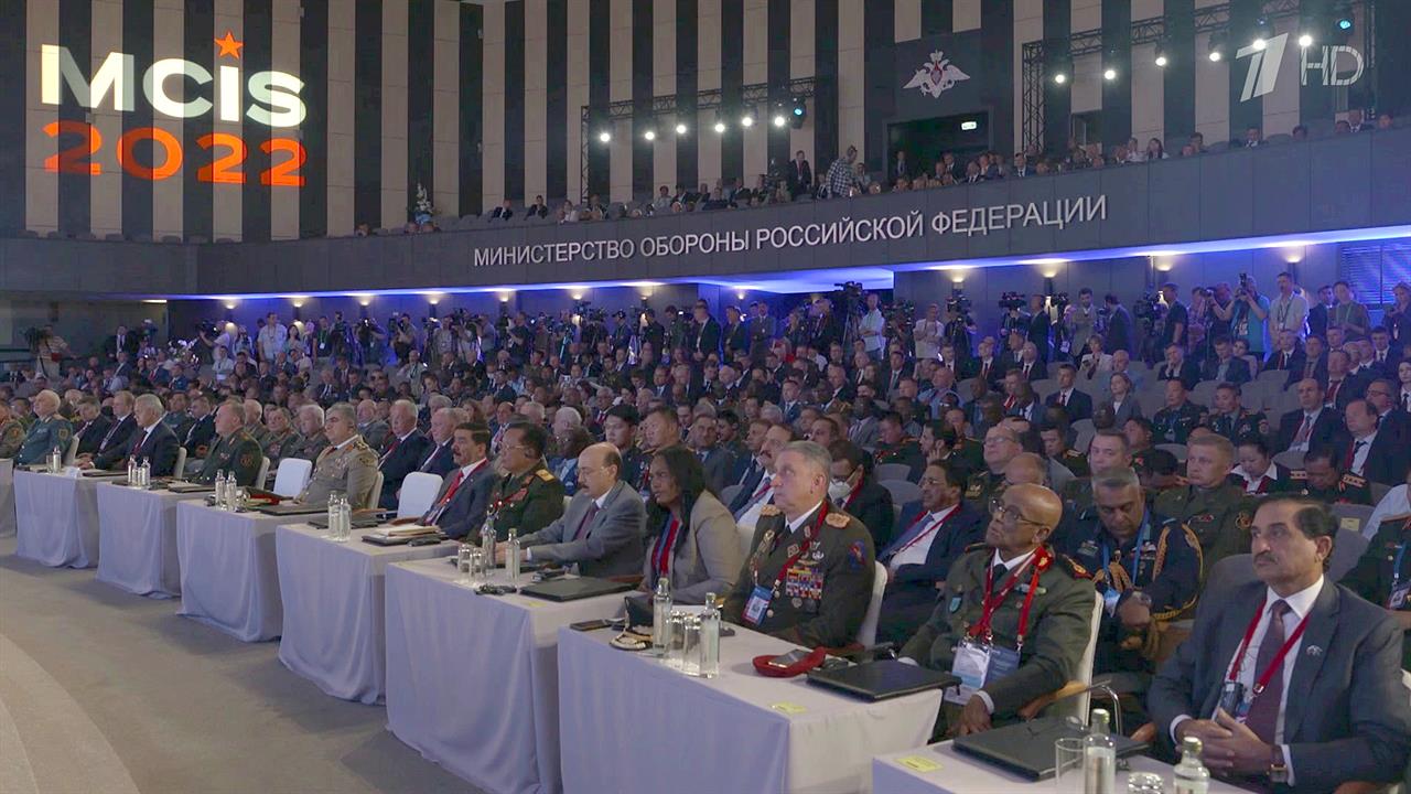 Владимир Путин поприветствовал участников конферен...одной безопасности в рамках форума "Армия-2022"