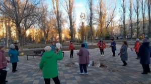 Эх в самоволочку я иду опять, чтоб любить девчоночек, их нежно целовать