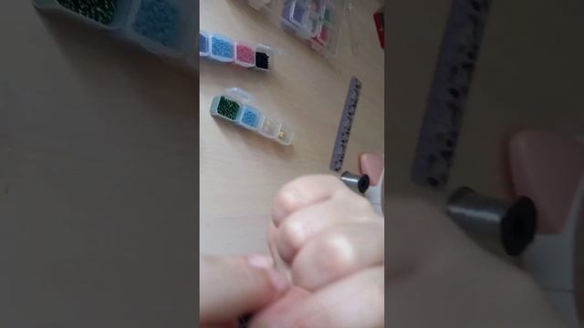 сделала колечко из бисера ввиде лягушки. смотреть онлайн