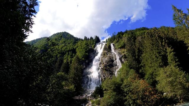 Шум водопада.. Звук воды.. Настрой на спокойствие и умиротворение..Снятие напряжения! смотреть онлайн
