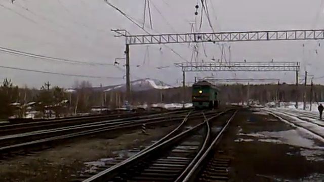 2ТЭ116 проходит станцию Ревда, Свердловская ЖД смотреть онлайн