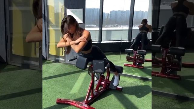 Гиперэкстензия с акцентом на поясницу смотреть онлайн