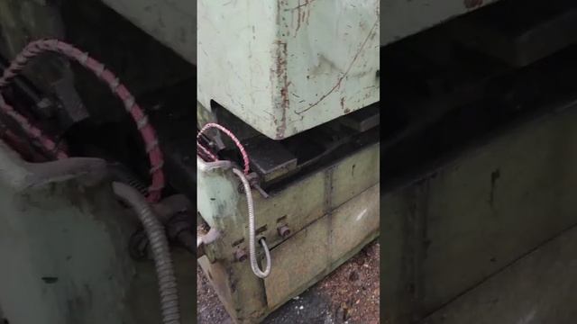 5822М Станок резьбошлифовальный универсальный