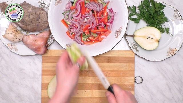 Салат из отварной говядины  с грушей и болгарским перцем