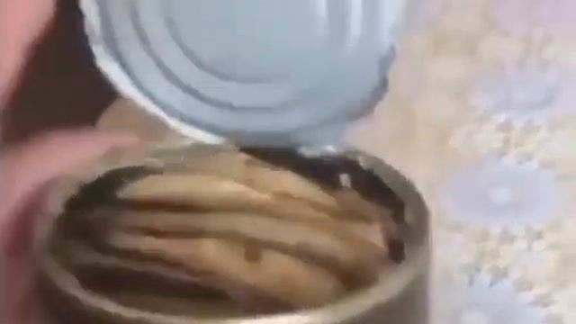 Попросил жену открыть шпроты ?? смотреть онлайн