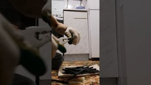 Чистка провода от изоляции.