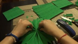 Как я сделала елку из гофрированной бумаги