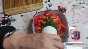 как приготовить полезный и вкусный Свежий салат из огурцов и помидоров за две минуты