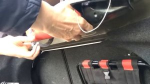 Крепление огнетушителя в багажнике