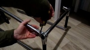 Ходунки для пожилого человека из хромированных мебельных труб и фурнитуры