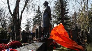 АХНУЛИ ВСЕ! ЭКСКЛЮЗИВНЫЕ КАДРЫ! Как выглядит сейчас могила Владимира Жириновского?