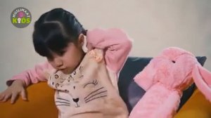 трехлетняя девочка знает Джуз Амма