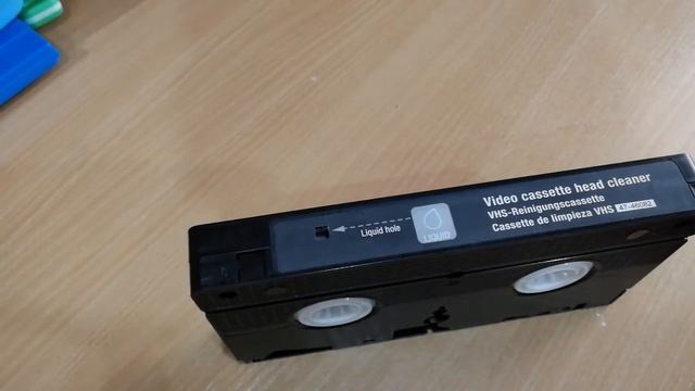 Чистящая VHS видеокассета с жидкостью / Влажная очистка головки видеомагнитофона (ремонт) смотреть онлайн