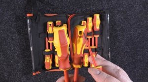 Сравнение Наборов КВТ Профи --- КВТ Стандарт.Набор диэлектрических отверток КВТ Профи НИО-09 78620