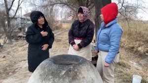 Узбекистан! Женщина - ТРАКТОРИСТ в КАРАКАЛПАКСКОМ ауле! Готовим БЕШБАРМАК! Жизнь в деревне!