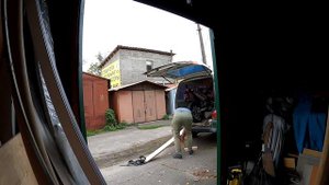 Простой способ перевозки и спуска мотоцикла из буса, прицепа, джипа БЕЗ СПЕЦСРЕДСТВ, БЕЗ ТРАПА и тд