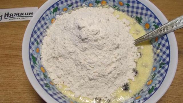 Домашний кекс на кефире с ягодами к чаю