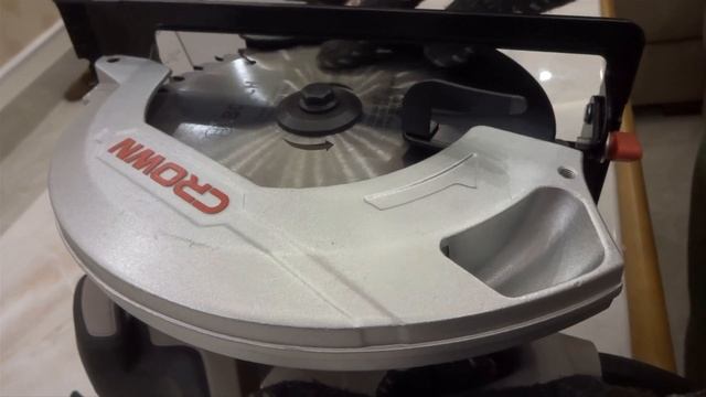 Máy cưa gỗ Crown CT15188-185 (Wood Saw Crown) Mua hàng ở chợ trời đắt hay rẻ?