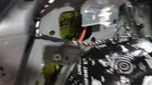 Volkswagen Tiguan шумоизоляция пола, багажника и колёсных арок, премиальными материалами Комфортмат