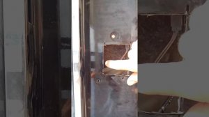 Как открить багажник без ключа на мерседесе