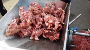 Пресс механической обвалки на курице