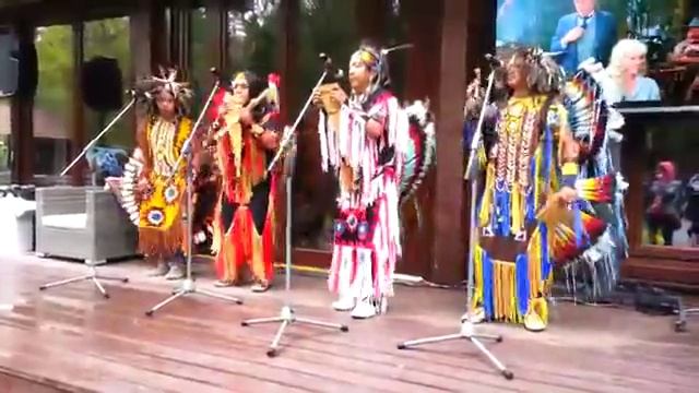 Группа из Эквадора, Индейцы эквадора на высступлении смотреть онлайн