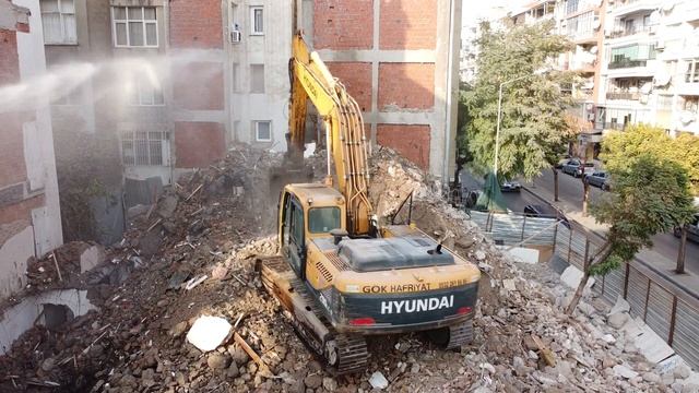 4K ??Thats Amazing Excavators At Work Hyundai 290 LC-9 loading Mercedes Trucks
