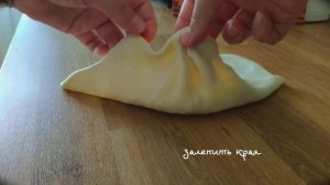 Достала вчерашнюю картошку -толченку, сделала тесто за 3 минуты и теперь это наша любимая выпечка