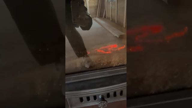 Оля,заходит,выходит и сюда попадает.Чудо-печка)#дача #печка #оля #sorts смотреть онлайн