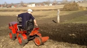 Вспашка огорода минитрактором МТЗ 132Н